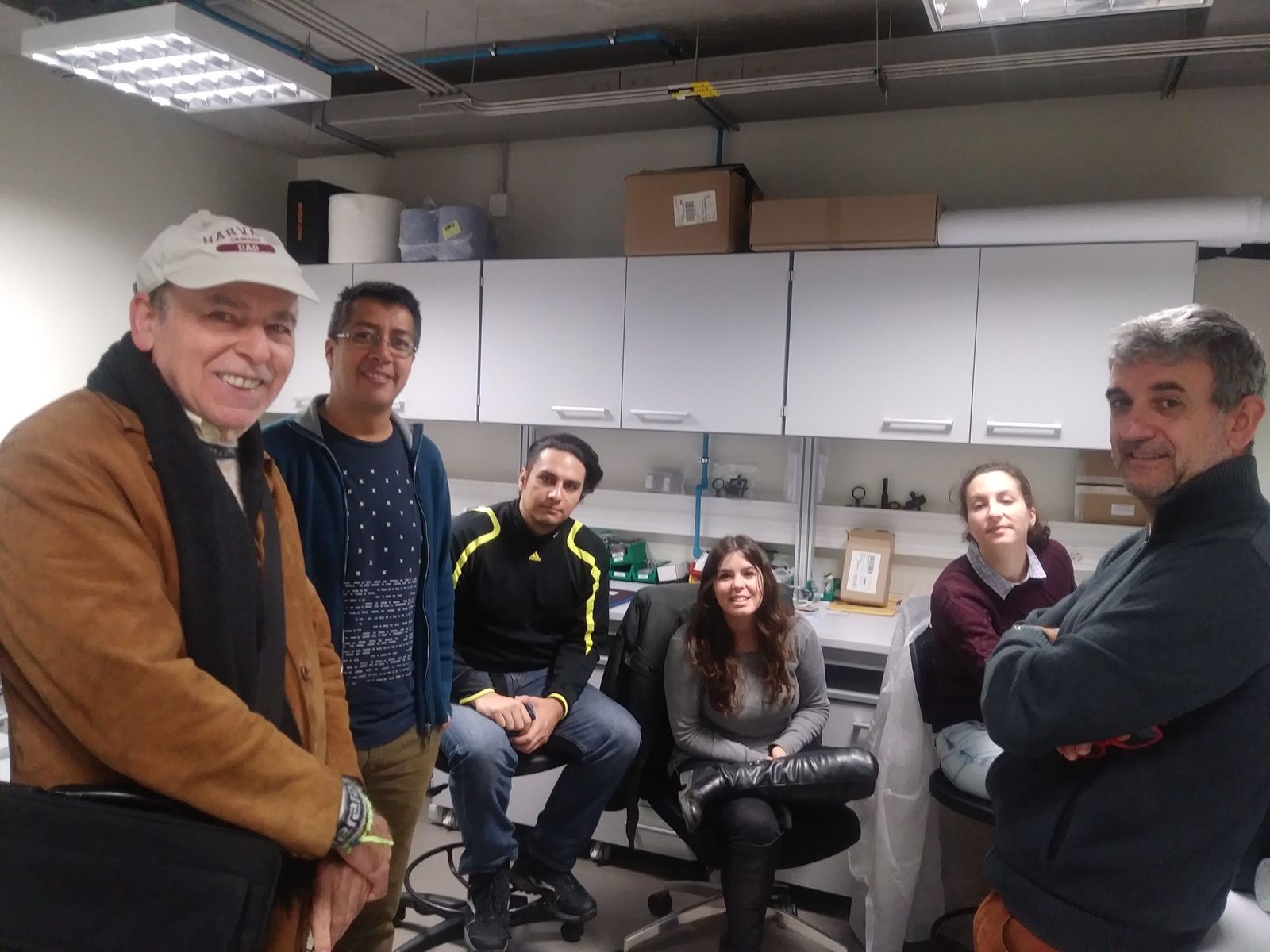 Juan Xuna with a group of colleagues in a lab